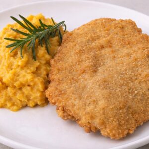 MILANESA DE POLLO CON PURE DE BATATA